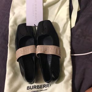 Black Burberry Toddler girl shoes size 27 (size 10
